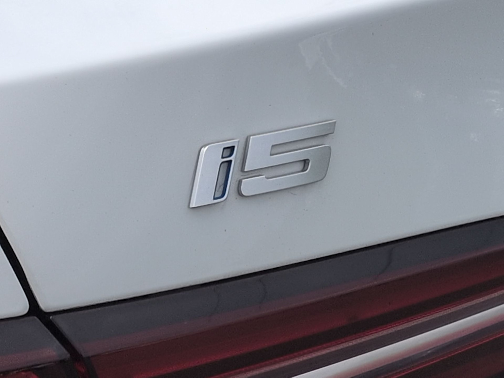 Thumbnail: 2024 BMW i5 - 25