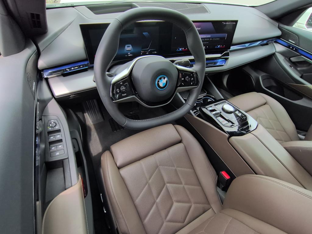 Thumbnail: 2024 BMW i5 - 2