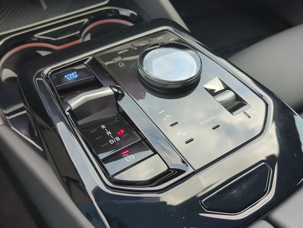 Thumbnail: 2024 BMW i5 - 36