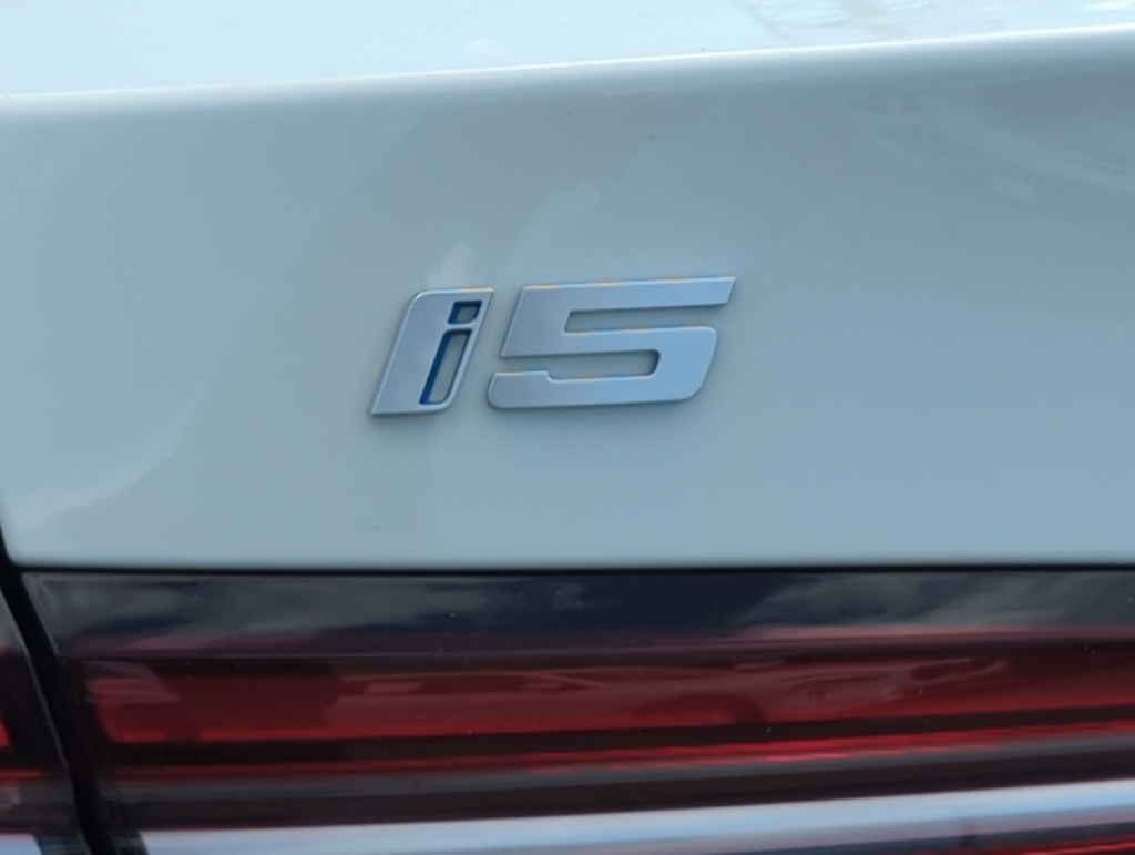 Thumbnail: 2024 BMW i5 - 24