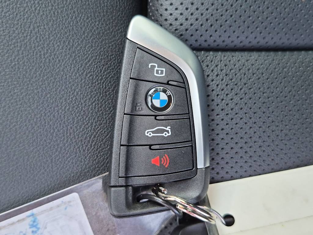 Thumbnail: 2025 BMW i4 - 38