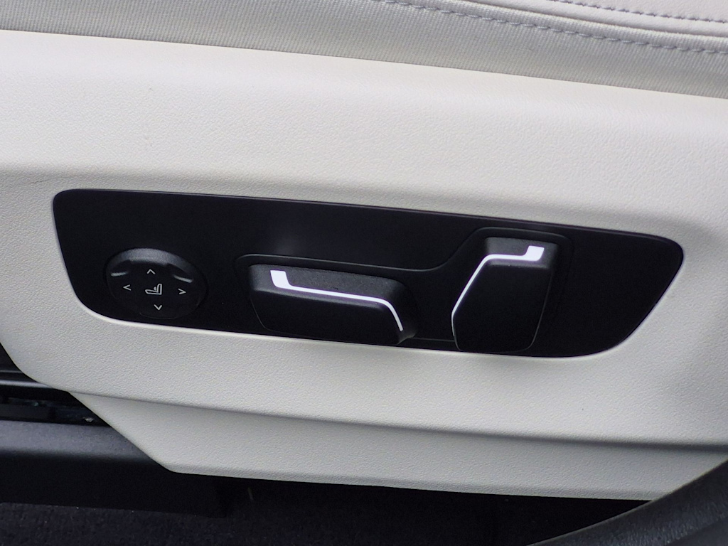 Thumbnail: 2026 BMW i5 - 26