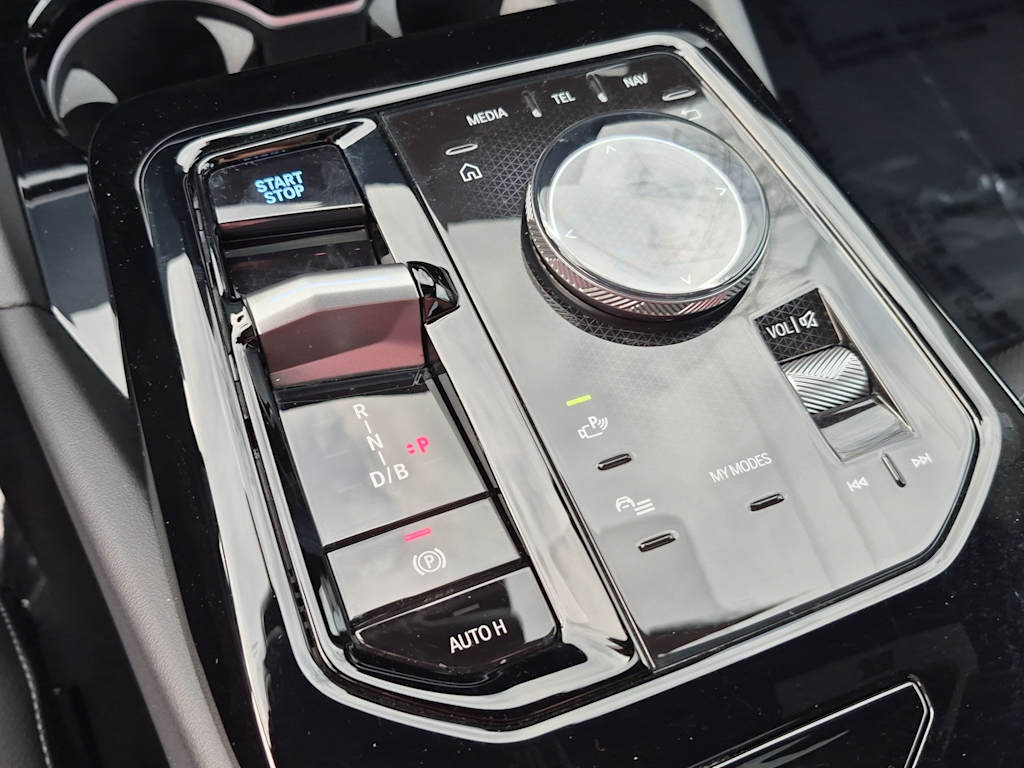 Thumbnail: 2026 BMW i5 - 16
