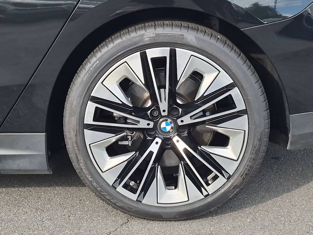 Thumbnail: 2026 BMW i5 - 8