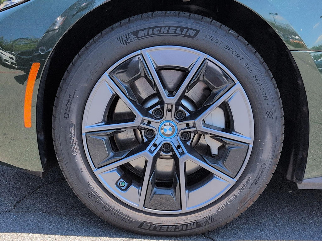 Thumbnail: 2023 BMW i4 - 8
