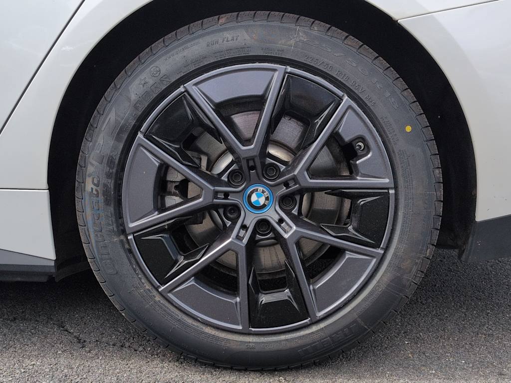 Thumbnail: 2023 BMW i4 - 8