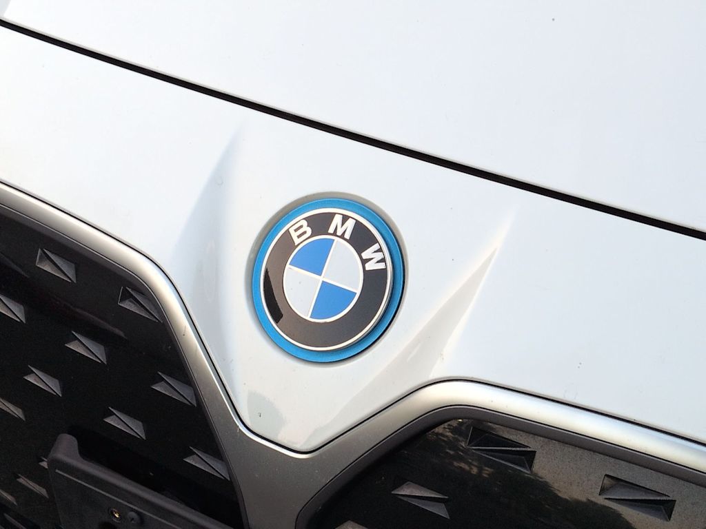 Thumbnail: 2023 BMW i4 - 25