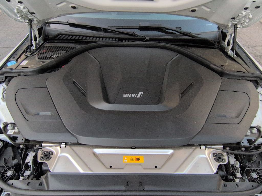 Thumbnail: 2023 BMW i4 - 9