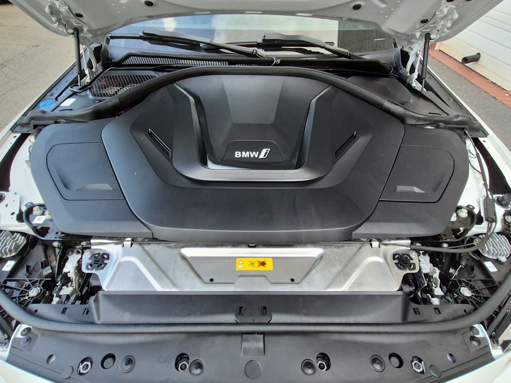 Thumbnail: 2023 BMW i4 - 9