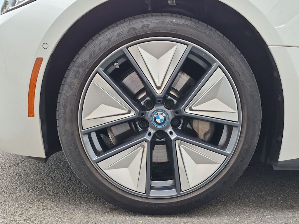 Thumbnail: 2023 BMW i4 - 8
