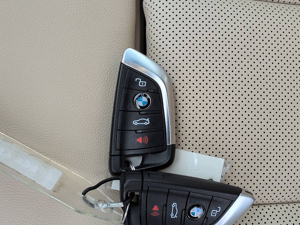 Thumbnail: 2023 BMW i4 - 19