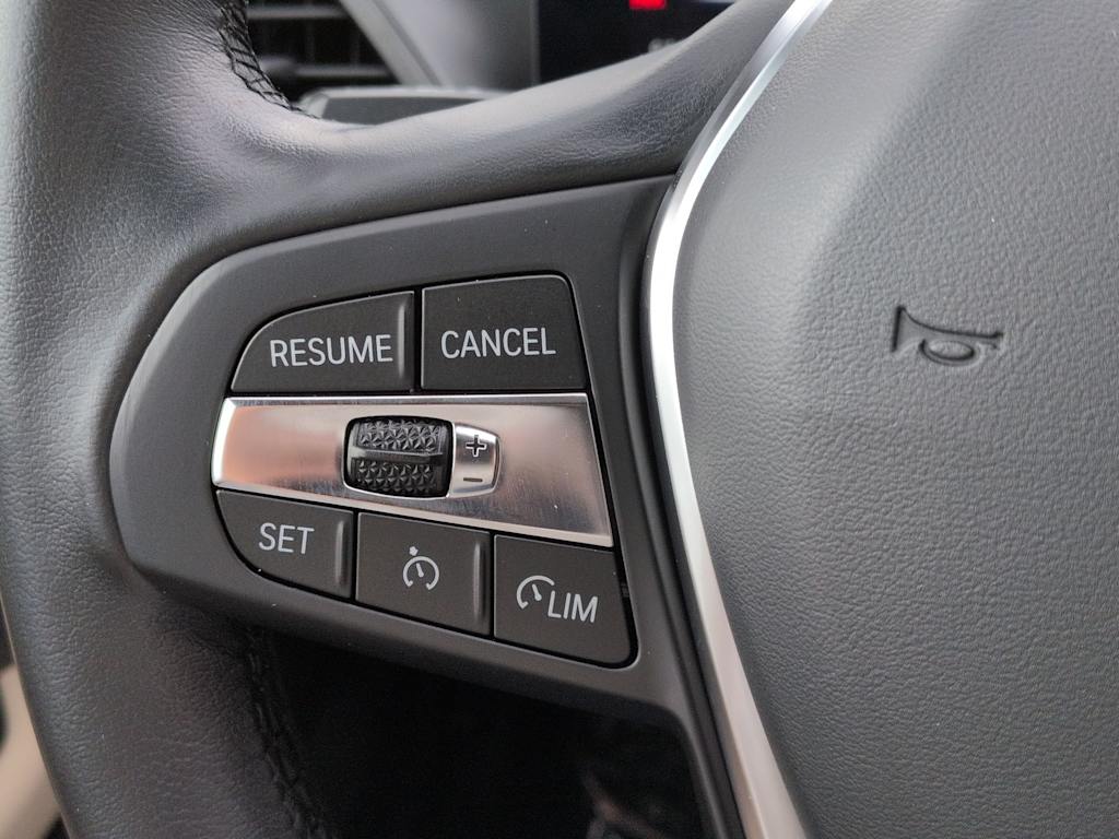 Thumbnail: 2023 BMW i4 - 32