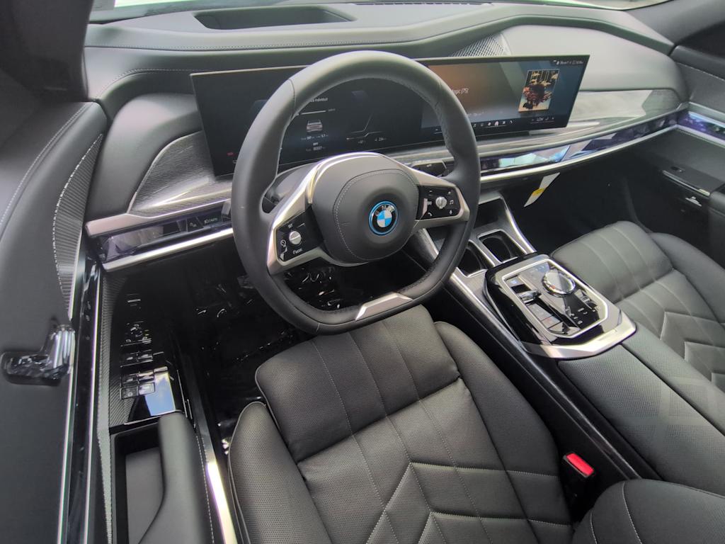 Thumbnail: 2025 BMW i7 - 2