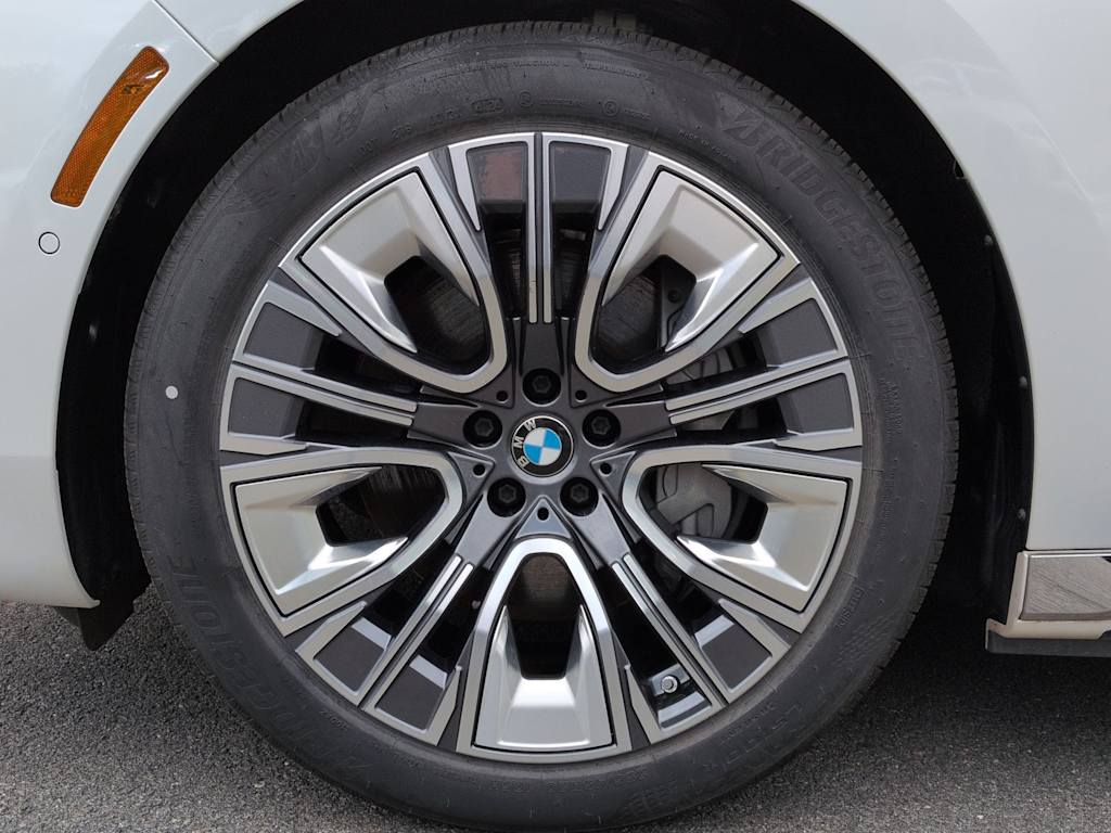Thumbnail: 2025 BMW i7 - 8