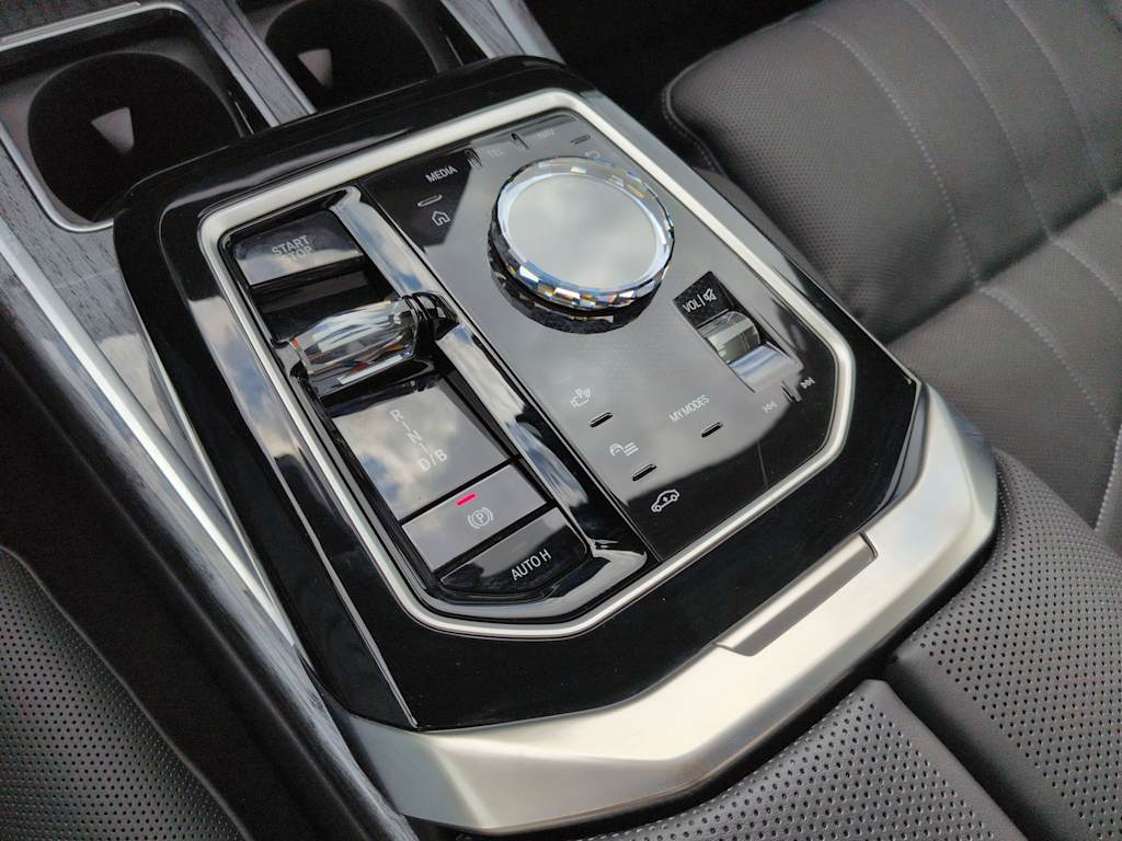 Thumbnail: 2025 BMW i7 - 16