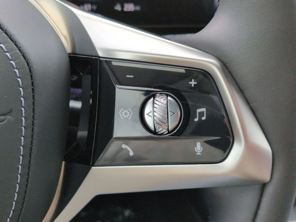 Thumbnail: 2025 BMW i7 - 33