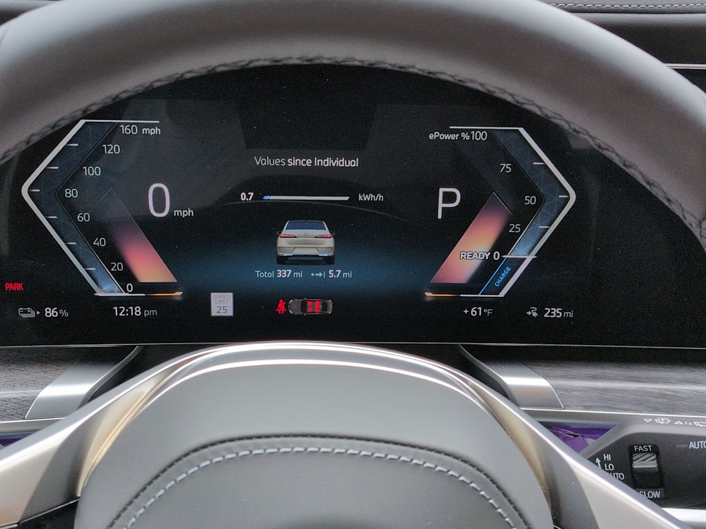 Thumbnail: 2025 BMW i7 - 17