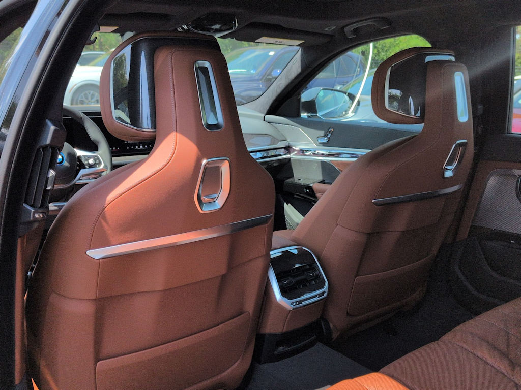 Thumbnail: 2026 BMW i7 - 27