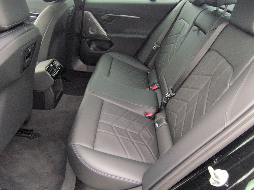 Thumbnail: 2025 BMW i5 - 26