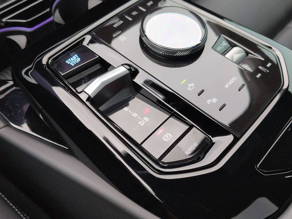 Thumbnail: 2025 BMW i5 - 36