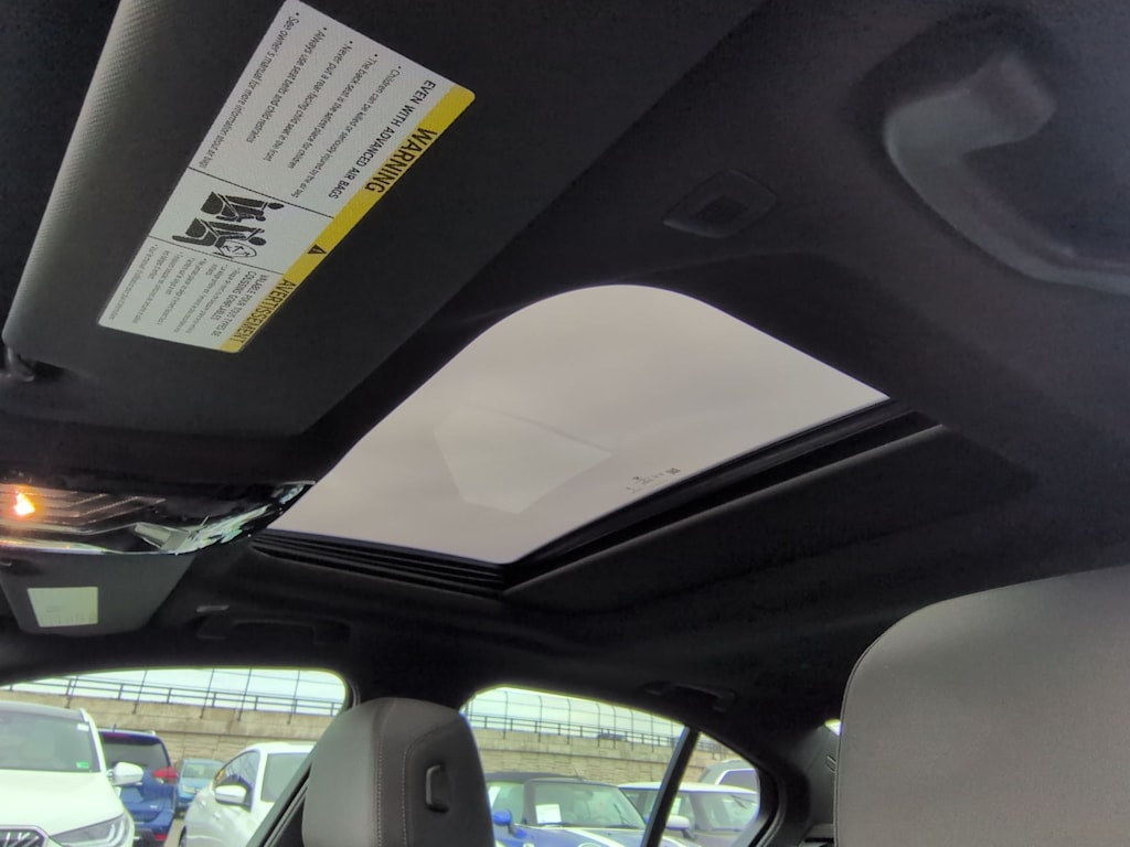 Thumbnail: 2025 BMW i5 - 25