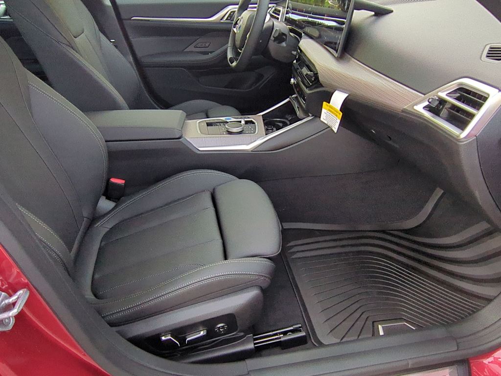 Thumbnail: 2025 BMW i4 - 12