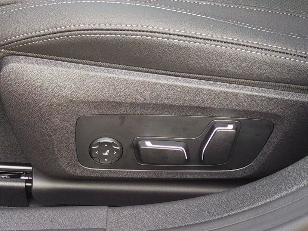 Thumbnail: 2025 BMW i4 - 27