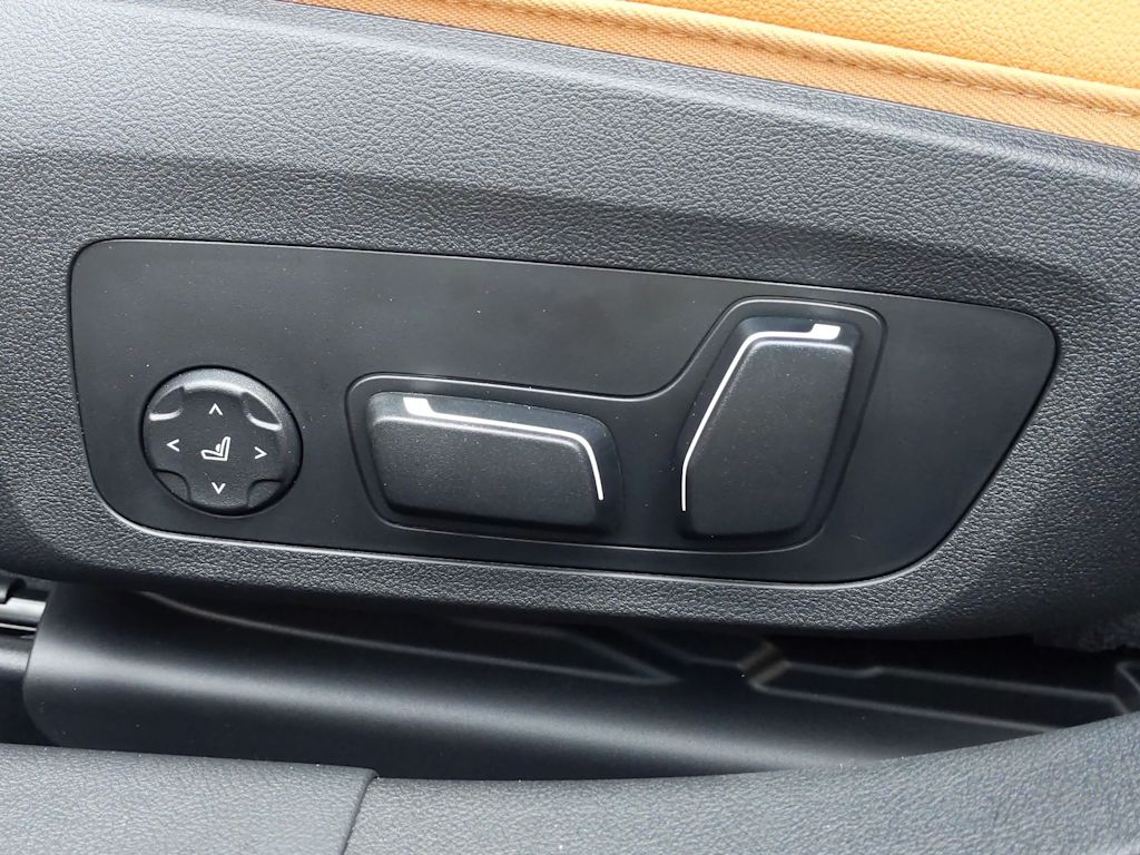 Thumbnail: 2025 BMW i4 - 27