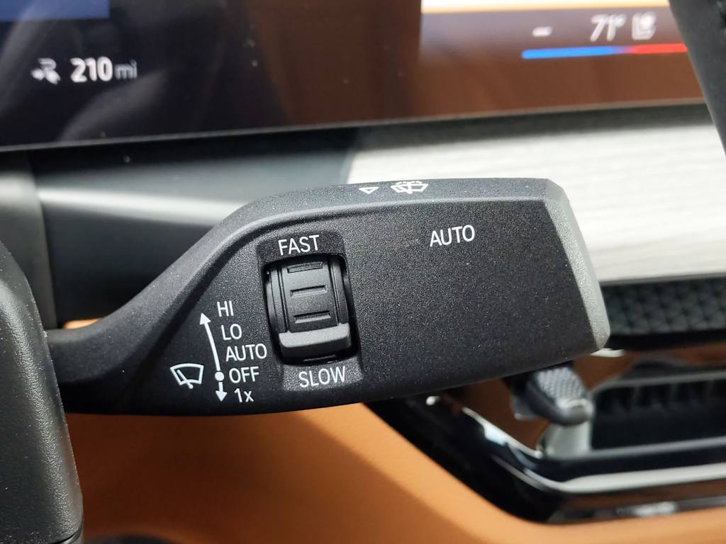 Thumbnail: 2025 BMW i4 - 16