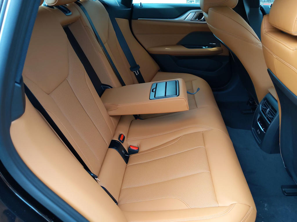 Thumbnail: 2025 BMW i4 - 30