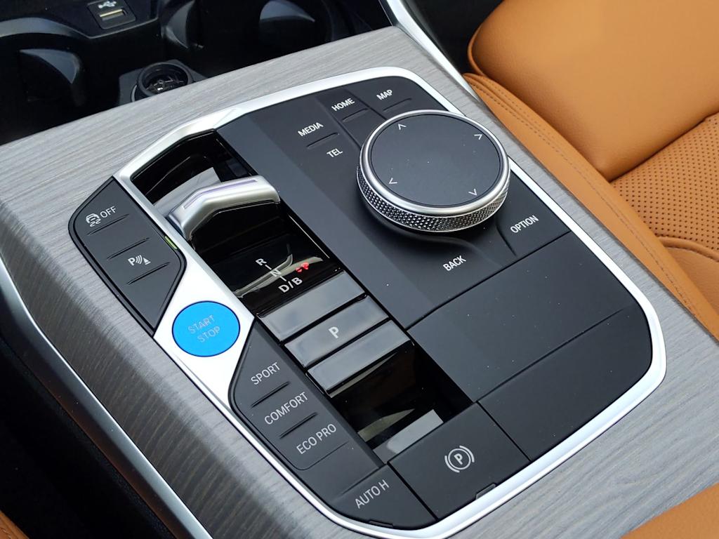 Thumbnail: 2025 BMW i4 - 17