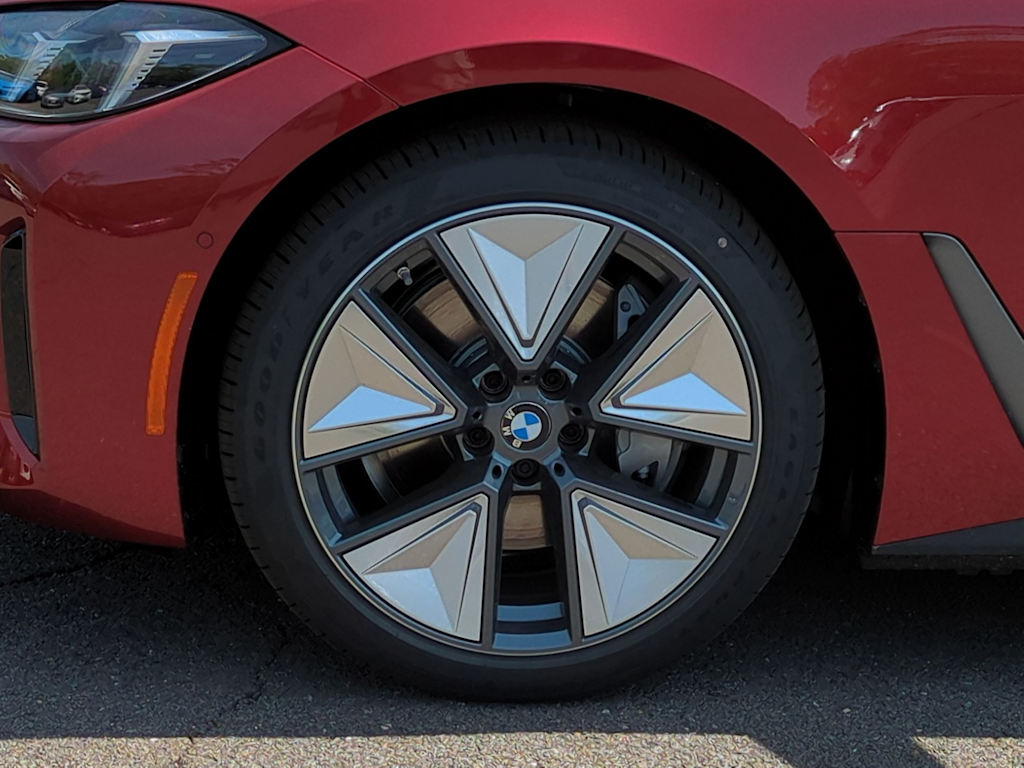 Thumbnail: 2025 BMW i4 - 8