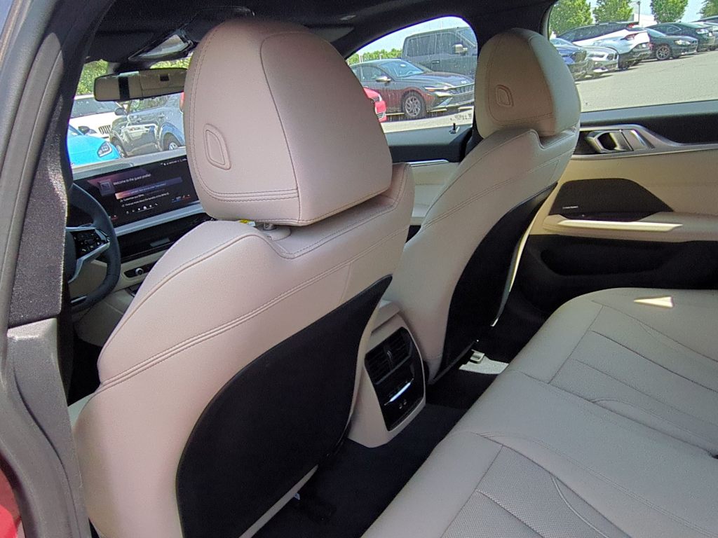 Thumbnail: 2025 BMW i4 - 13