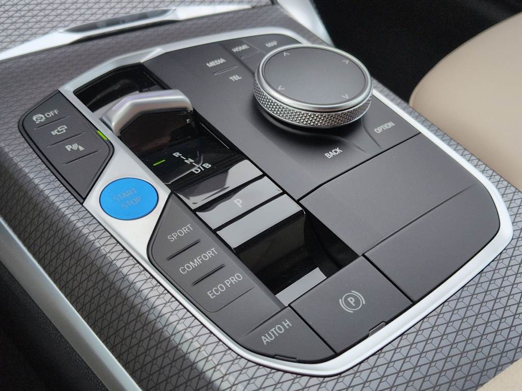 Thumbnail: 2026 BMW i4 - 15