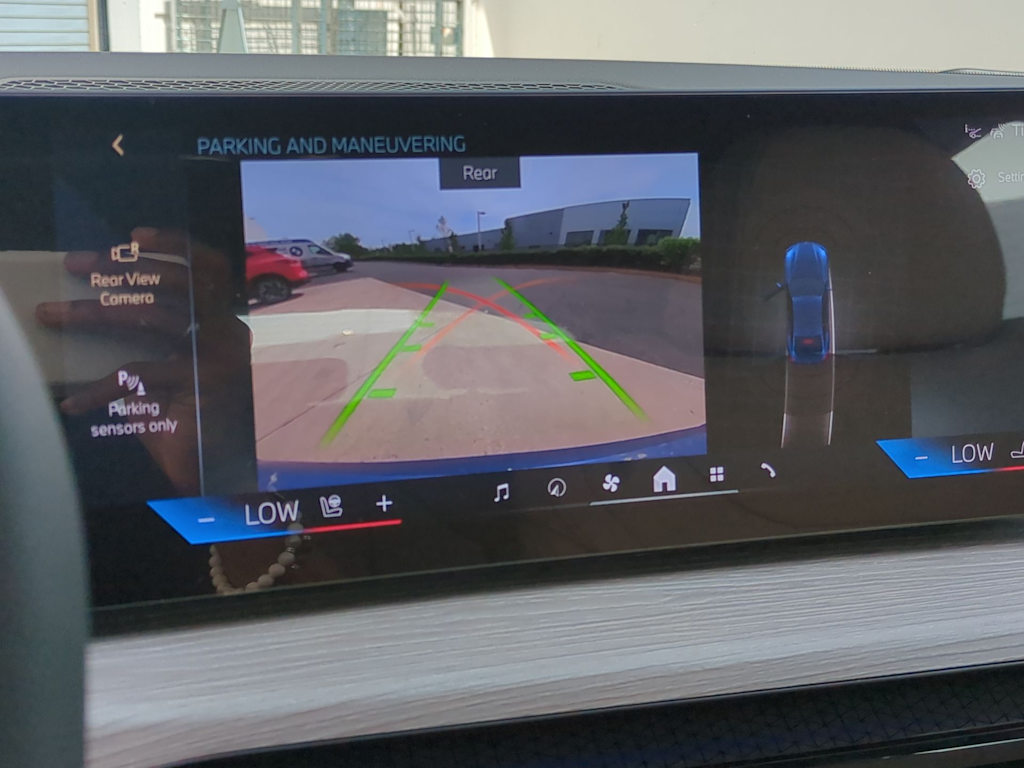 Thumbnail: 2025 BMW i4 - 34