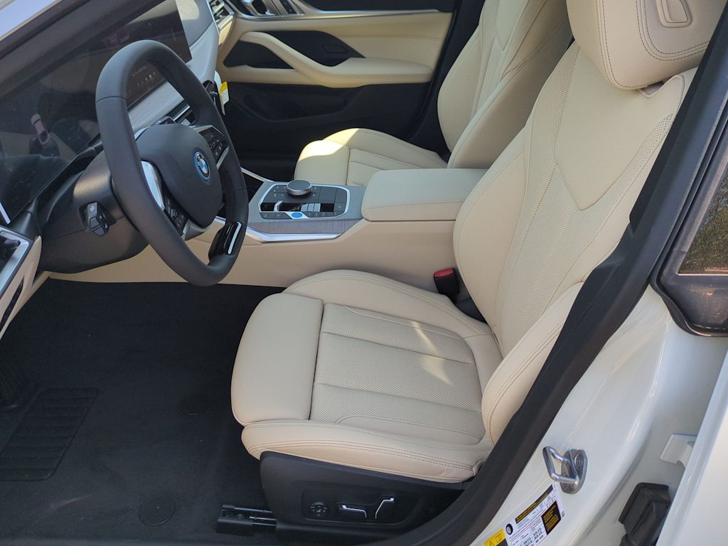 Thumbnail: 2025 BMW i4 - 10