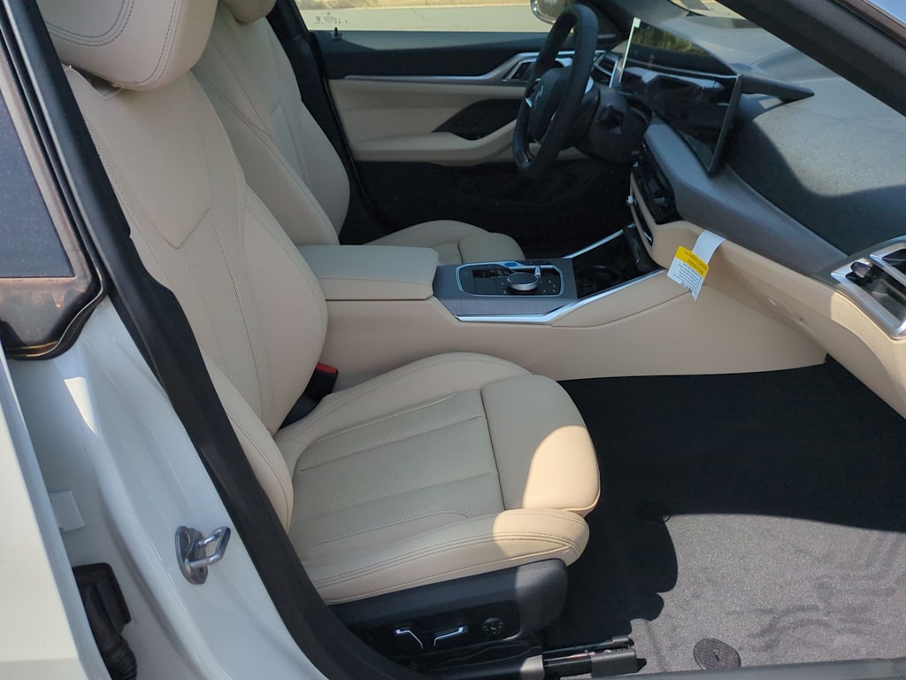 Thumbnail: 2025 BMW i4 - 11