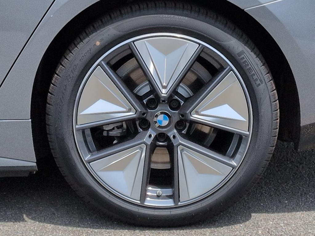 Thumbnail: 2026 BMW i4 - 8