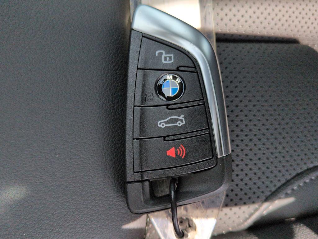 Thumbnail: 2026 BMW i4 - 17