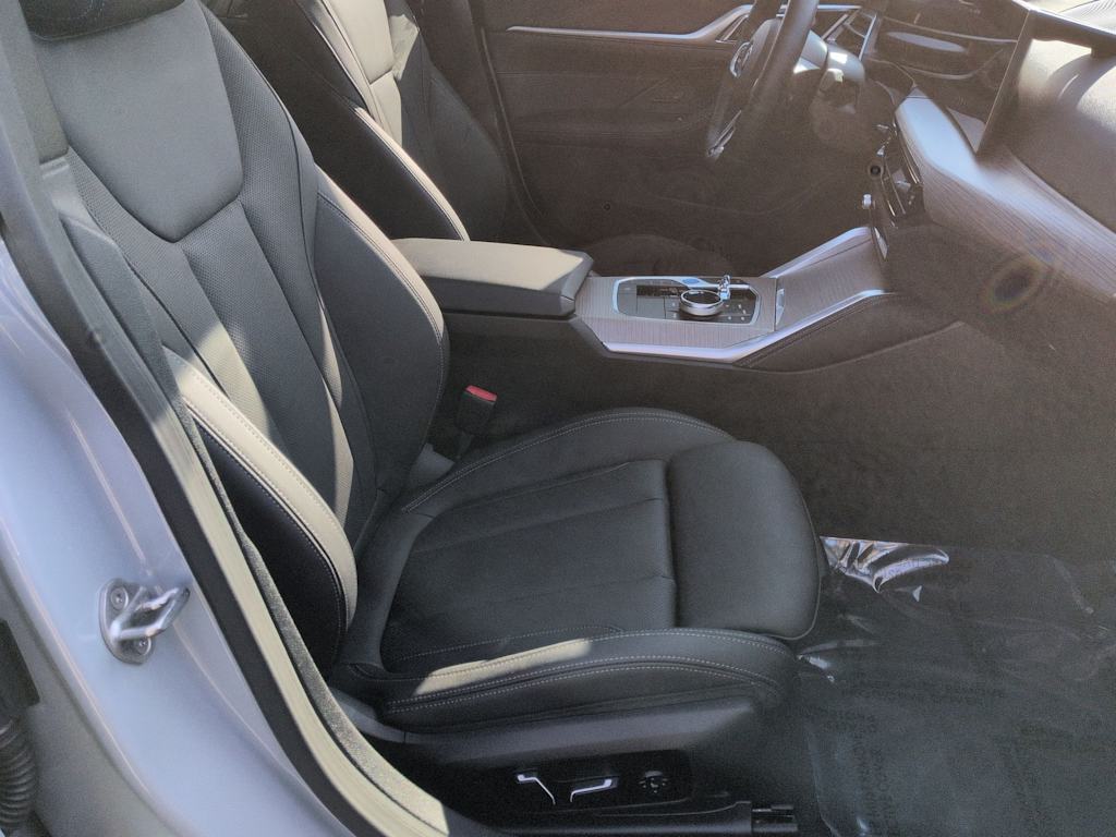 Thumbnail: 2025 BMW i4 - 12