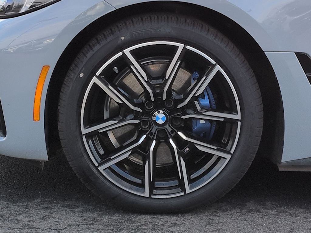 Thumbnail: 2025 BMW i4 - 8