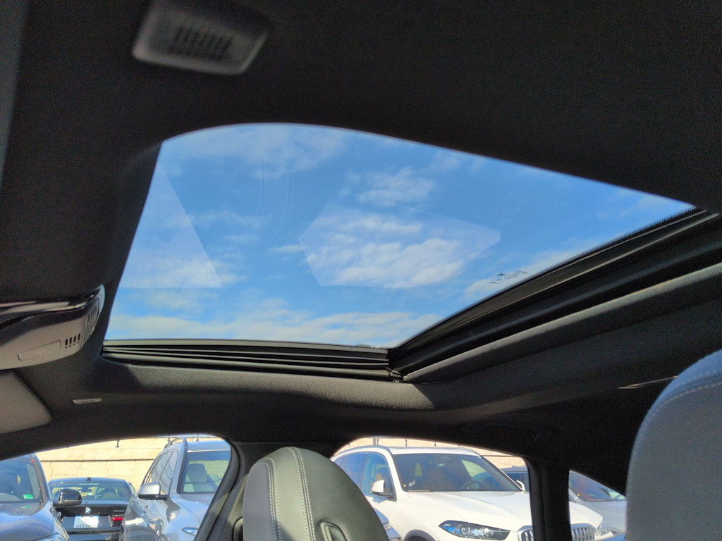 Thumbnail: 2025 BMW i4 - 27