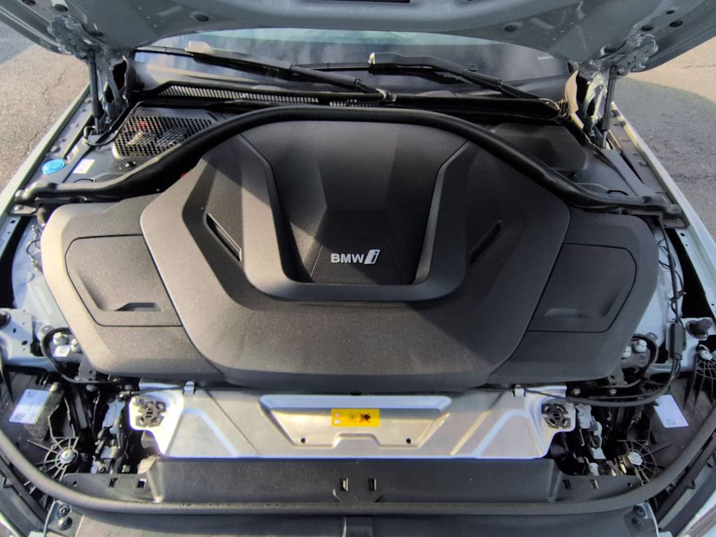 Thumbnail: 2025 BMW i4 - 9