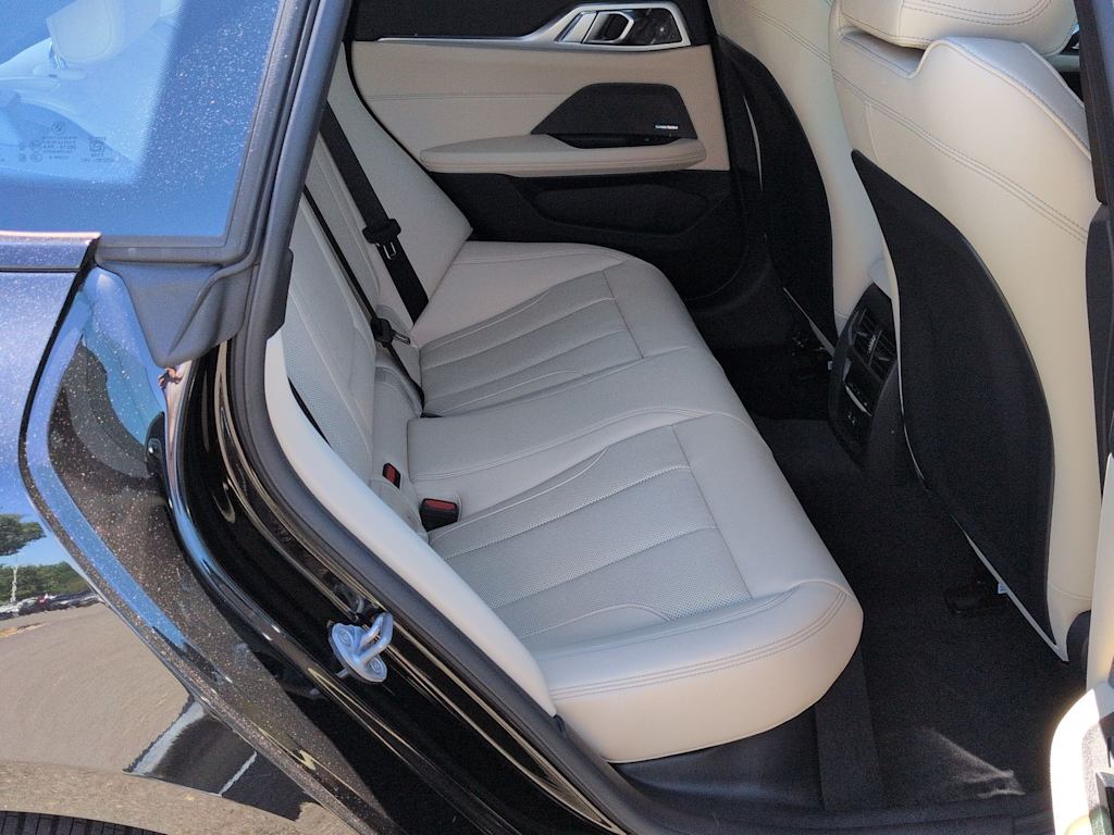 Thumbnail: 2026 BMW i4 - 29