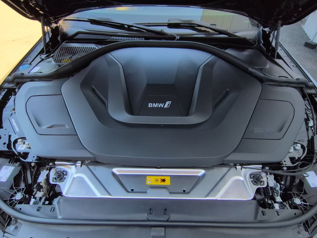Thumbnail: 2026 BMW i4 - 8