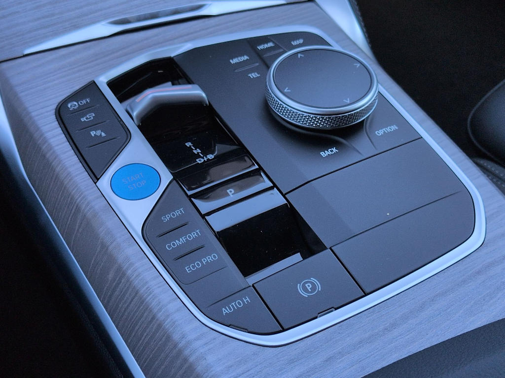Thumbnail: 2026 BMW i4 - 15