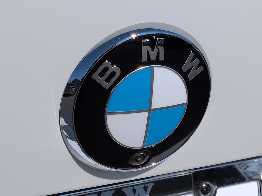 Thumbnail: 2026 BMW i4 - 7
