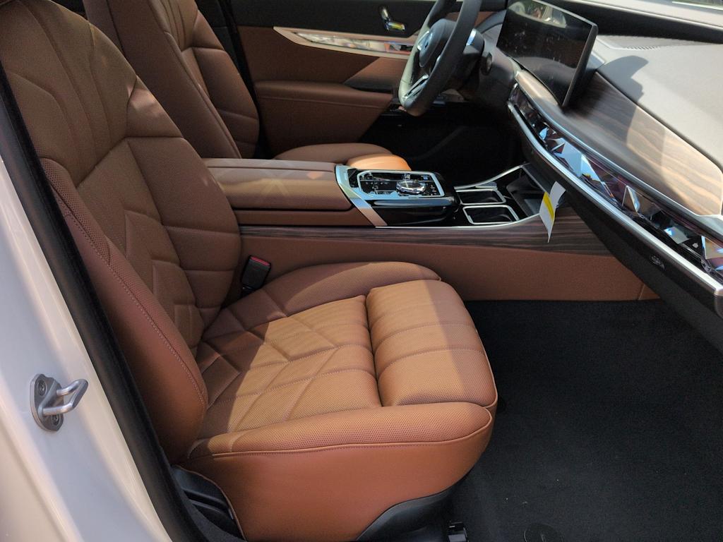 Thumbnail: 2026 BMW i7 - 29
