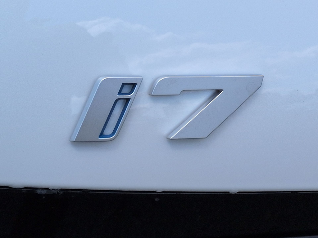 Thumbnail: 2026 BMW i7 - 7