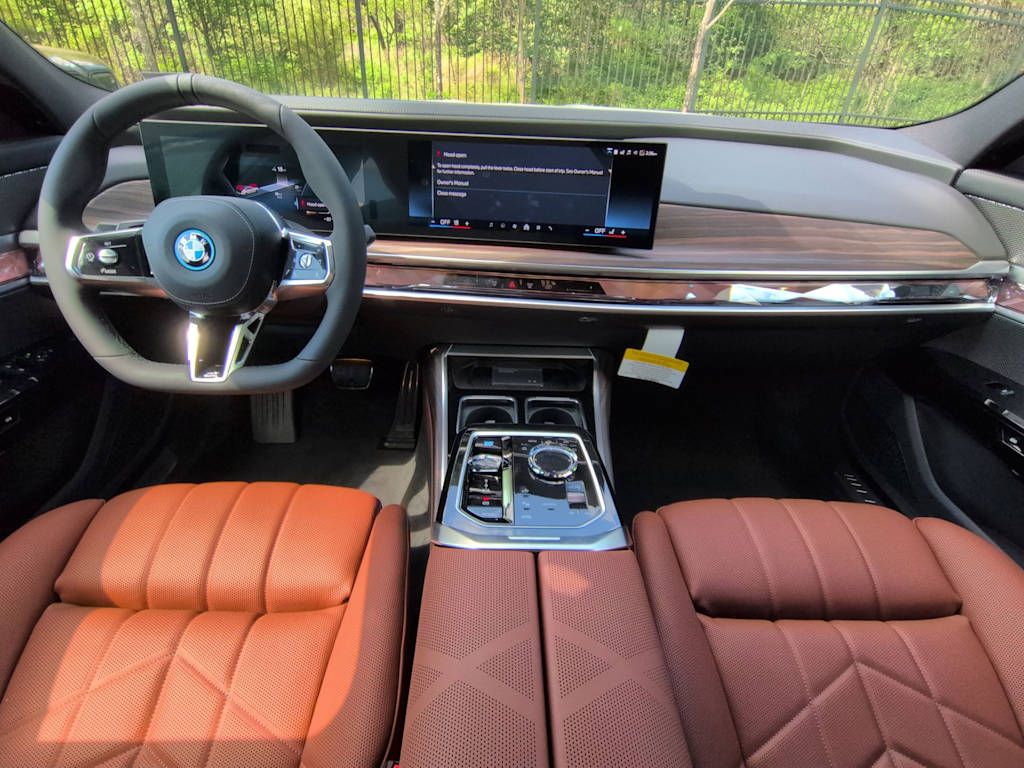 Thumbnail: 2026 BMW i7 - 10